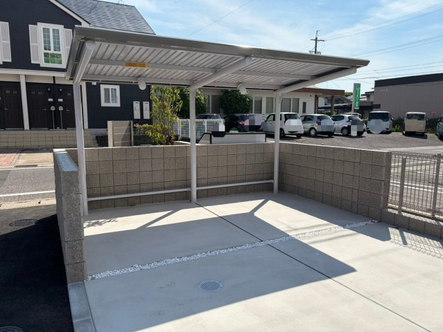 カーサ京ケ峰・イーストの駐車場