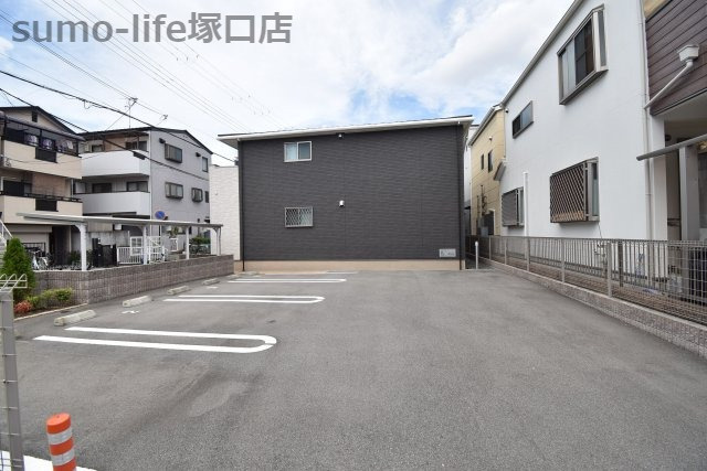 ラヴィエベルの駐車場