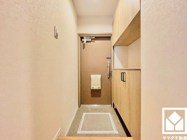 ローズハイツ夙川の玄関|玄関にはシューズボックスを設置。家族の靴もしっかり収納できるので、玄関がいつも片付き、気持ちよくお客様を迎えられます。
