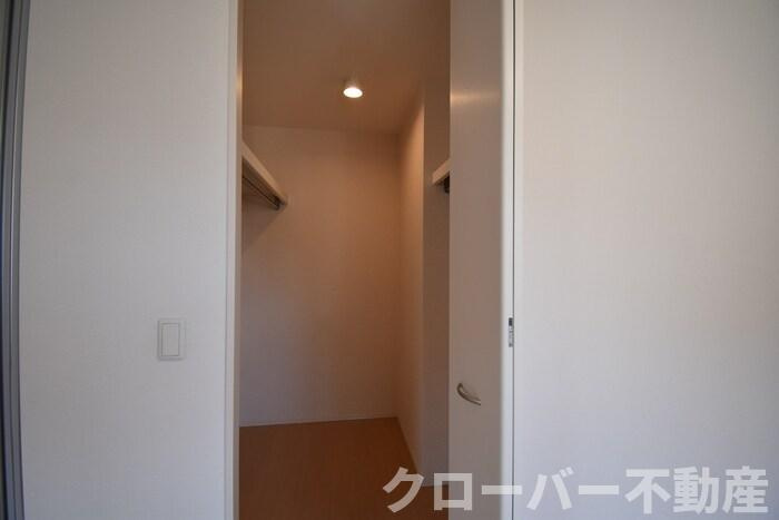 ハピネス B棟の収納|ウォークインクローゼット
