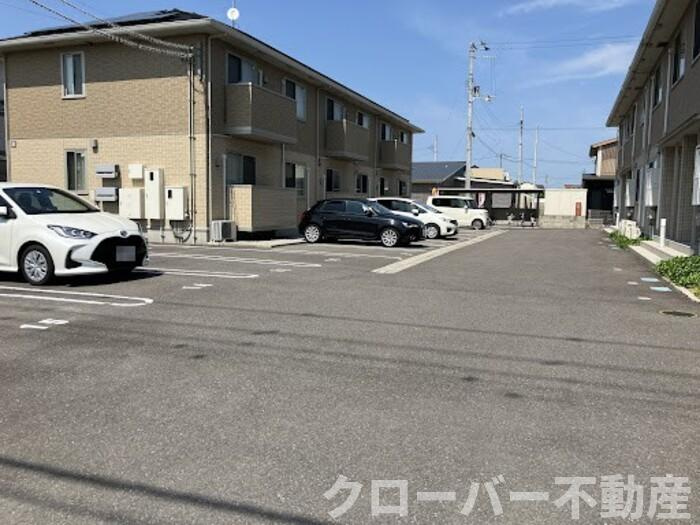 ハピネス B棟の駐車場|駐車場