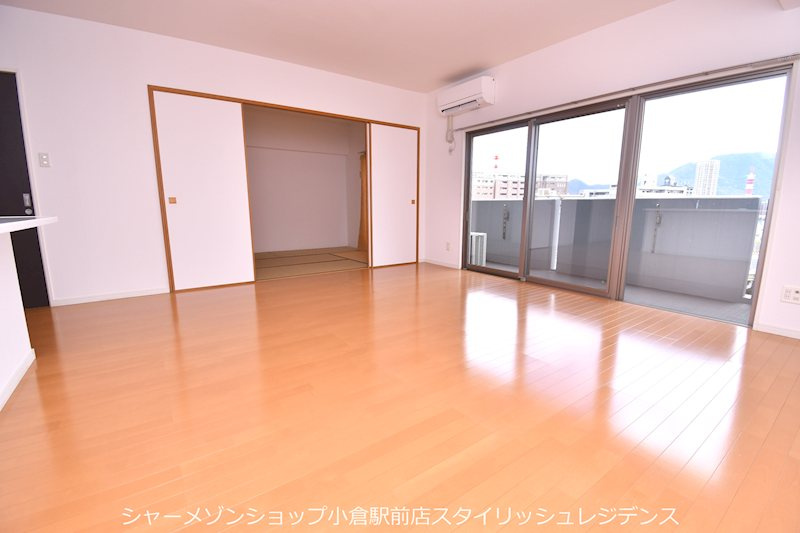 シャトレ大手町Ｎ棟の居間・リビング