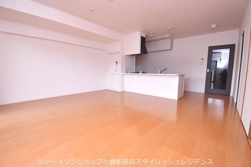 シャトレ大手町Ｎ棟の居間・リビング