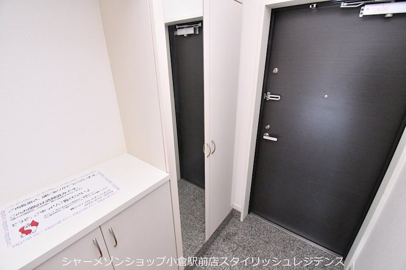 シャトレ大手町Ｎ棟の玄関
