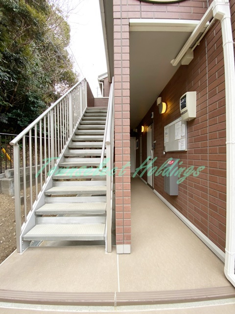 横浜市戸塚区上倉田町のアパートのエントランス|毎日通るエントランス♪