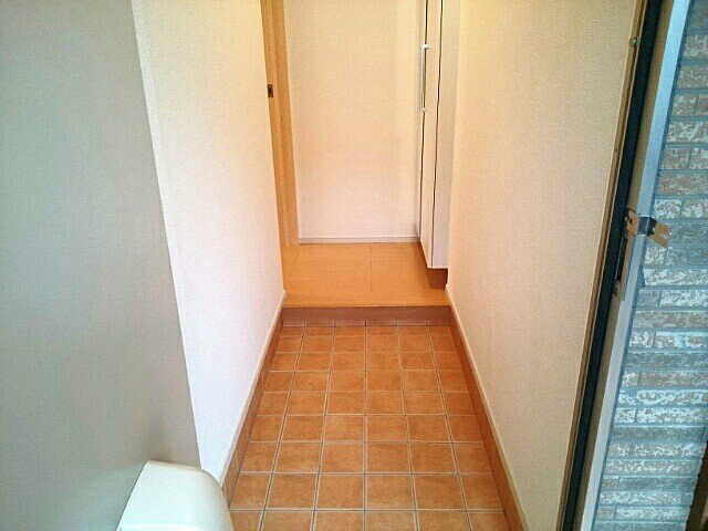セレスコート花園の玄関