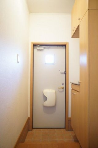 ストロベリーフィールズの玄関|収納もある玄関です