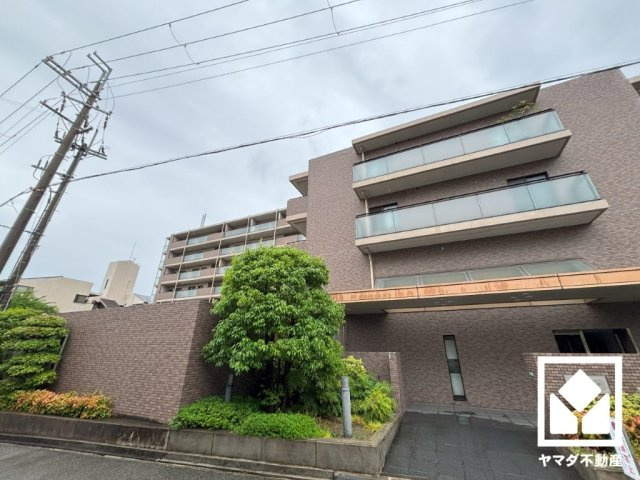 ステイツ苦楽園ガーデンヒルズの外観|安心・安全な暮らしをサポートするオートロックシステムを備えています。