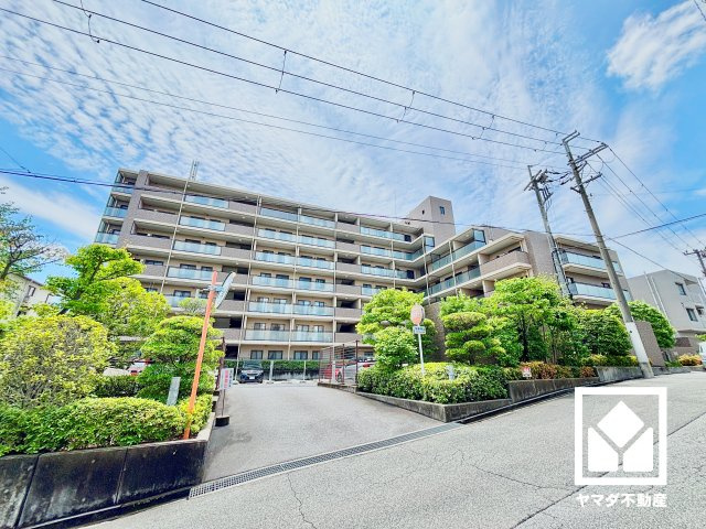 ステイツ苦楽園ガーデンヒルズの外観|スムーズな移動を叶えるエレベーターもございます。毎日の生活にゆとりをもたらす、快適な暮らしの動線をサポートします。
