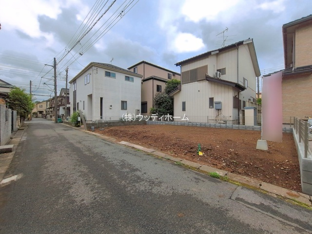 春日部市南3丁目　新築一戸建ての前面道路含む現地写真