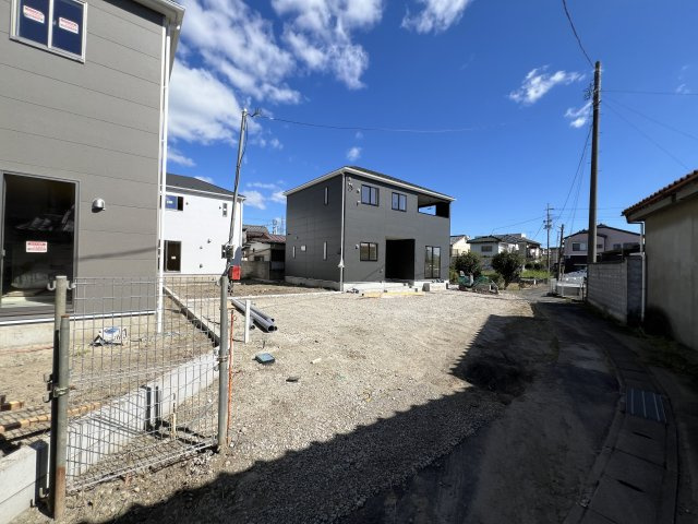 新築　甘楽郡甘楽町福島第１　クレイドルガーデン　１号棟の前面道路含む現地写真|南側接道幅員約4ｍ