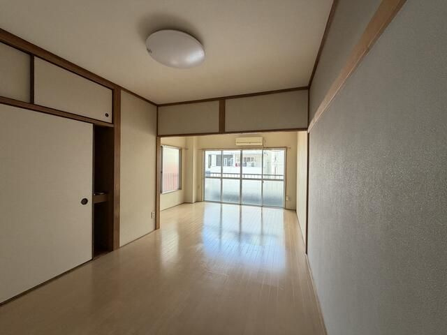 足立区西新井３丁目の賃貸マンションの居間・リビング