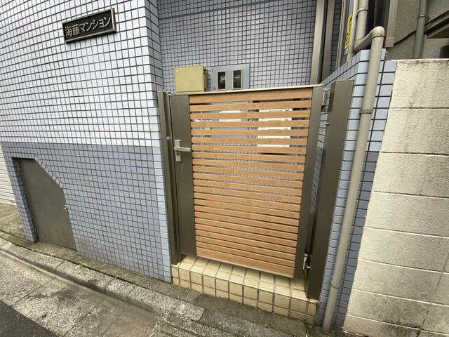 海藤マンションのエントランス