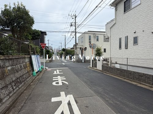 【前面道路含む現地写真】 | 【仲介手数料０円】藤沢市湘南台6丁目　新築一戸建て　全2棟 | 藤沢市湘南台6丁目　新築一戸建て　全2棟