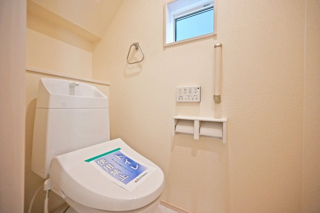 ブルーミングガーデン上田東町新築一戸建て│3LDK+駐車1台可（制限有）のトイレ|1・2階に1か所ずつウォッシュトイレを導入しています。