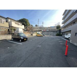 ユーライフ加家の駐車場