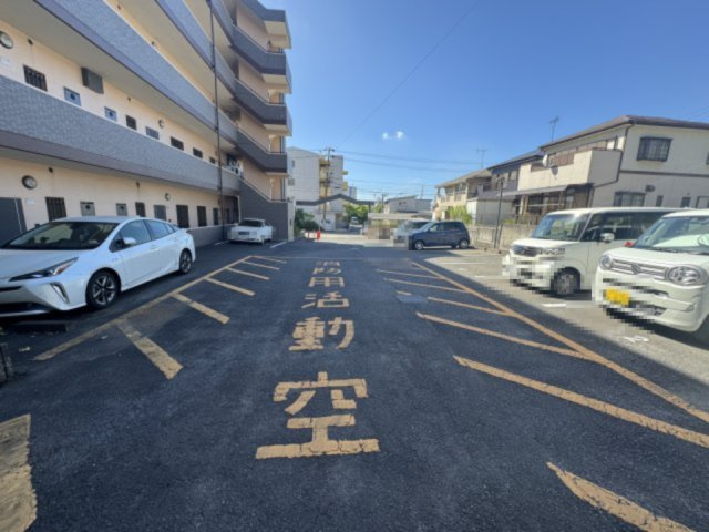 ユーライフ加家の駐車場