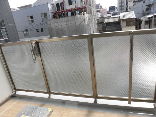 大阪市中央区谷町６丁目の賃貸マンションのバルコニー