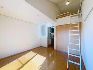 【洋室】 | アムール・マコ | ※同建物ほかのお部屋の写真です。