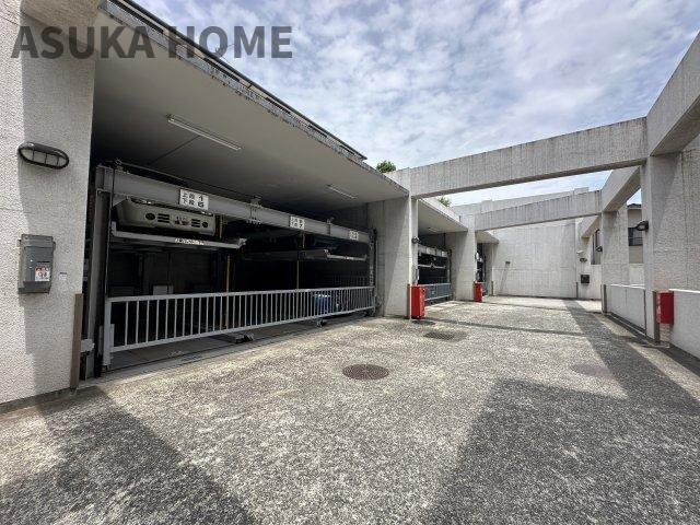 ライオンズマンション横浜常盤台の駐車場|駐車場の空き状況については、その都度、確認いたしますのでお気軽にお聞きください。