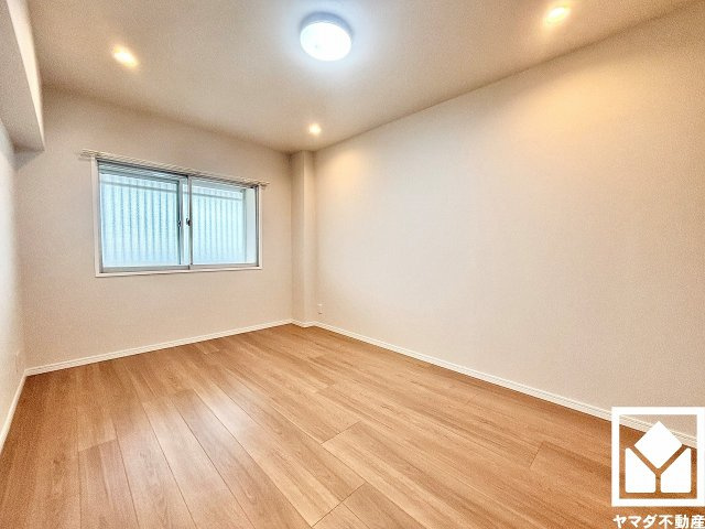 夙川ビューハイツB棟の寝室|約7帖の洋室です。全居室フローリングでお掃除ラクラクです。