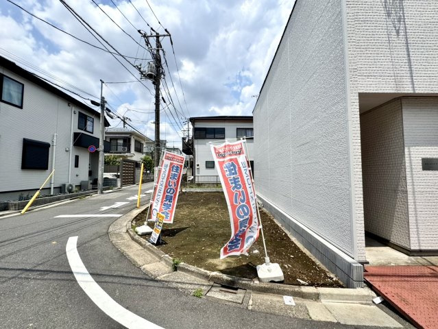 練馬区早宮3丁目　南西角地　建築条件無し売地限定1区画の前面道路含む現地写真