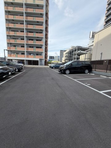 S-RESIDENCE金山altano(アルターノ)の駐車場