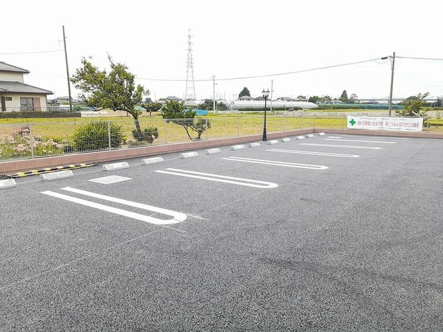 マーサ オーラスの駐車場