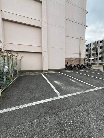 第2カシノハイツの駐車場