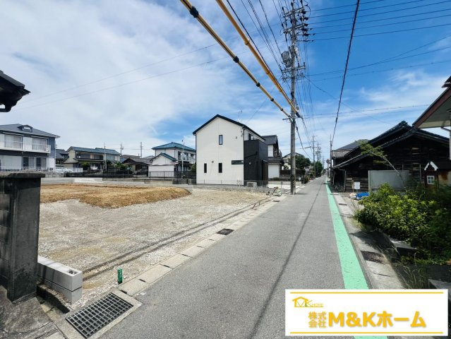 半田市平地町2丁目　全2棟　1号棟の前面道路含む現地写真|R8.6.8撮影　前道約3.9ｍ！