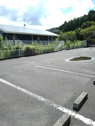 【駐車場】