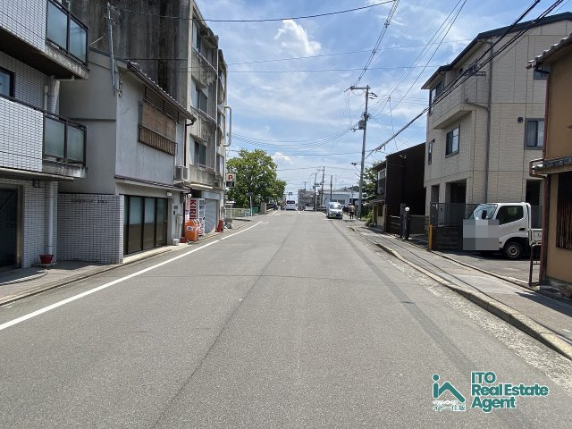 聖護院蓮華蔵町 中古戸建の前面道路含む現地写真