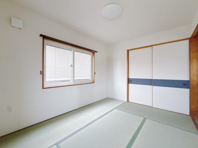 【中古戸建】邑楽郡大泉町朝日3丁目の和室|■和室｜旅館のような趣を感じられる、くつろぎの住空間です。落ち着いた和の雰囲気が、日々の暮らしに癒しをもたらします♪
