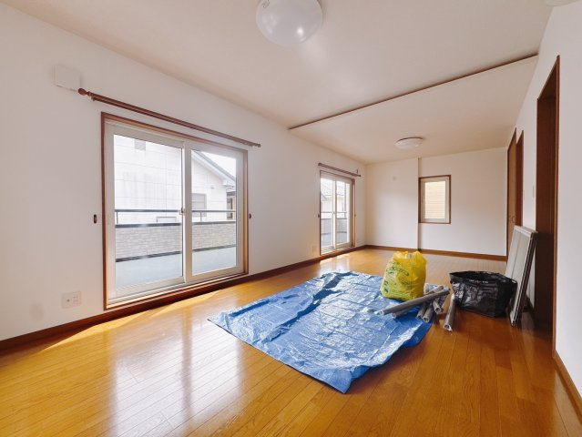 【中古戸建】邑楽郡大泉町朝日3丁目の洋室|■洋室｜間仕切り壁を設置しを部屋を分けることが可能です。お子様が成長した時などに嬉しいですね♪
