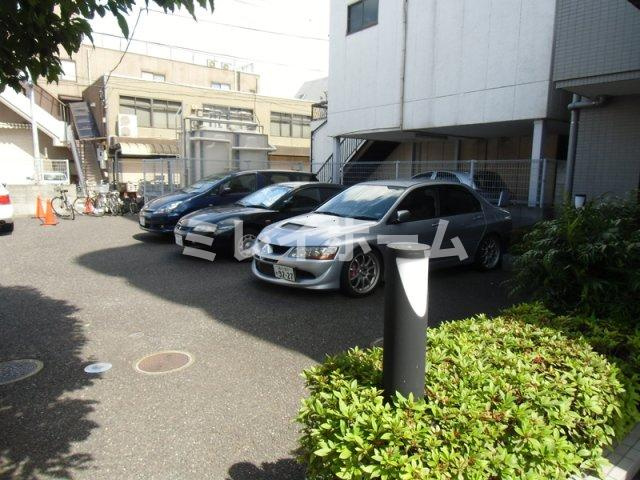 CREA・Hの駐車場