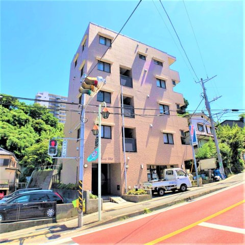 横須賀市汐入町４丁目の賃貸マンションの外観