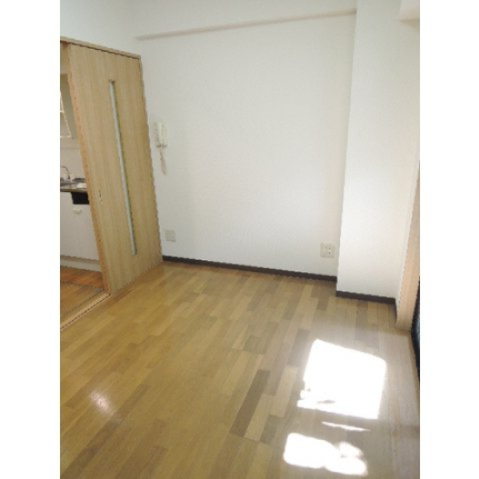横須賀市汐入町４丁目の賃貸マンションの居間・リビング