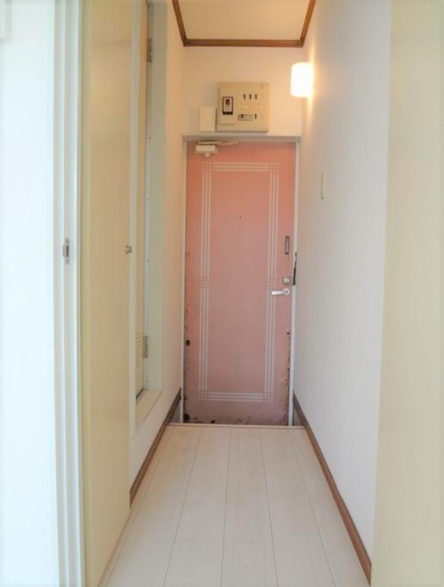 町田市高ヶ坂５丁目のアパートの玄関