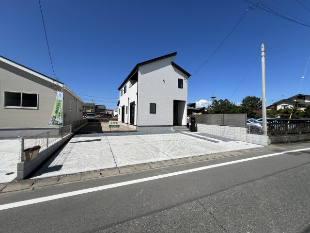 新築　富岡市富岡1期　LiGNAGE　１号棟の前面道路含む現地写真|現地写真　東側接道幅員約5.5ｍ