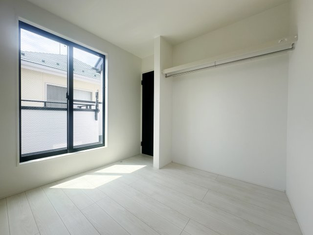 杉並区清水3丁目 限定1棟の洋室|2階4.5帖洋室は整形なお部屋なので家具のレイアウトもしやすいです