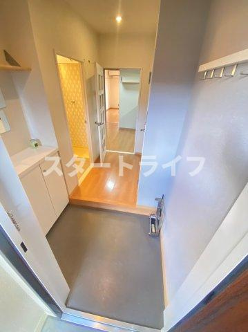 大阪市淀川区東三国５丁目の賃貸マンションの玄関