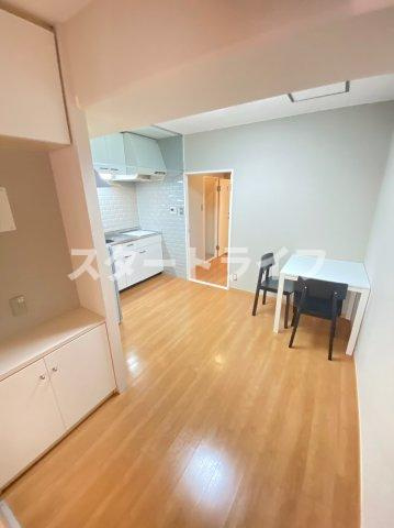 大阪市淀川区東三国５丁目の賃貸マンションの居間・リビング