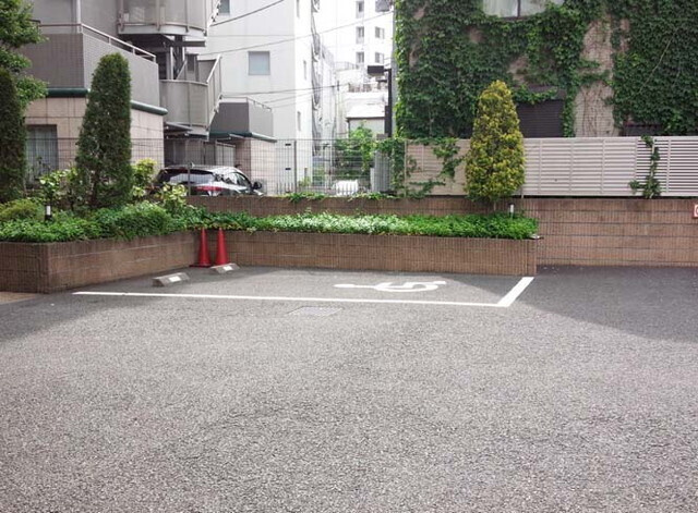 コンフォリア代々木上原の駐車場|74937451_10.jpg