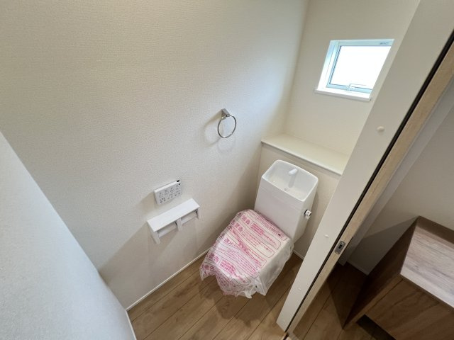 新築　富岡市富岡1期　LiGNAGE　2号棟のトイレ|　節水タイプのウォシュレット付きトイレ、水道料節約に一役買います！
