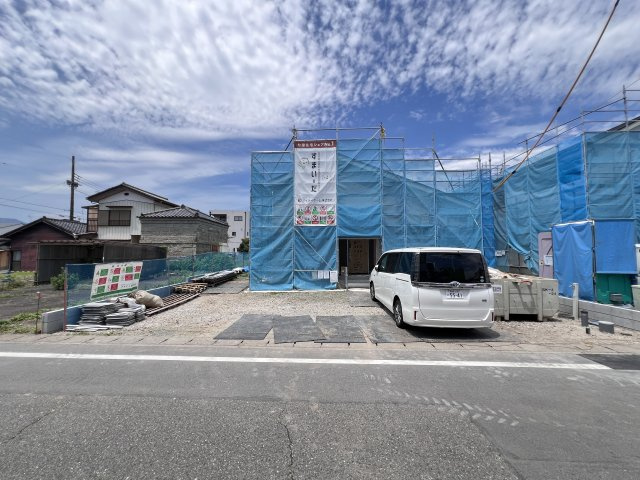 新築　富岡市富岡1期　LiGNAGE　2号棟の駐車場|現地写真　駐車スペースは並列3台分可能です！
