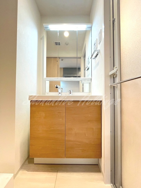 横浜市鶴見区鶴見中央１丁目の賃貸マンションの洗面所|三面鏡洗面台♪