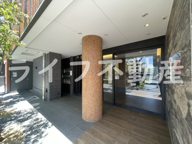 プリエール高井田のエントランス|ゆとりのあるエントランスです