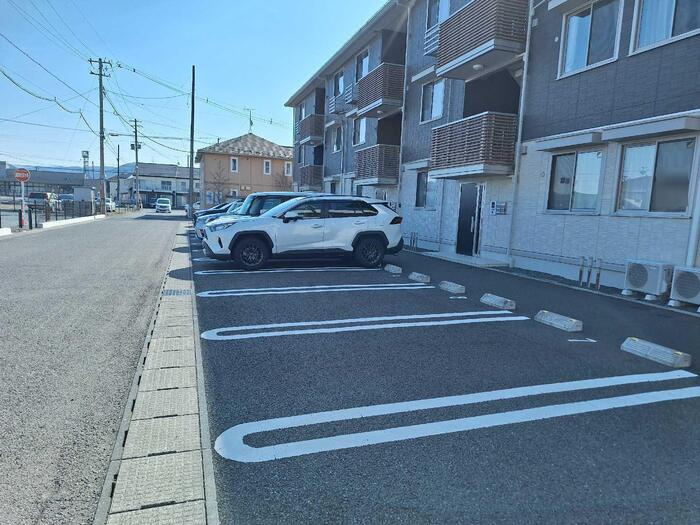 センチュリーの駐車場