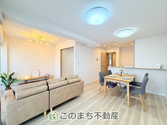 三番町ハイツの居間・リビング|開放感のある広々としたリビング☆家族みんなでゆったりくつろげます♪