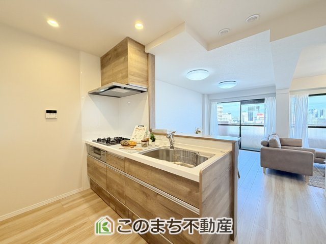 三番町ハイツのキッチン|南側から暖かな日差しが差し込みます♪キッチンからリビングの様子がよく見渡せます☆